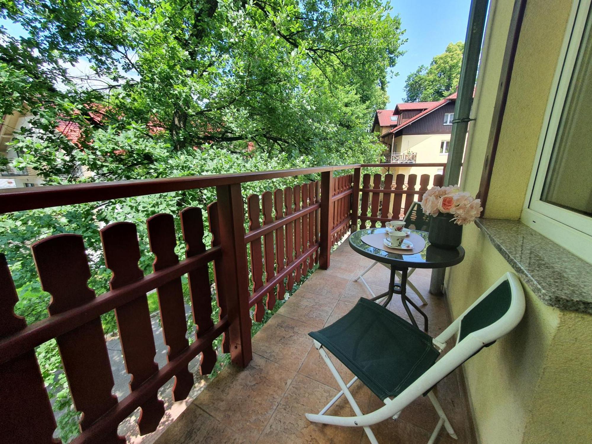 Apartamenty Sun&Fun Rezydencja Pod Debami Nad Lomnica 1B I 2B- Blisko Centrum I Sklepow W Otoczeniu Zieleni カルパッチ 部屋 写真